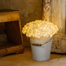 Carica l'immagine nel visualizzatore di Gallery, Bouquet di rose luminose bianche