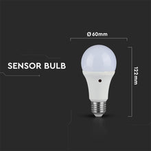 Carica l'immagine nel visualizzatore di Gallery, V-TAC LAMPADINA LED E27 9W BULB A60 CON SENSORE CREPUSCOLARE