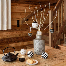 Carica l'immagine nel visualizzatore di Gallery, Ramo decorativo bianco h 75 cm, microled bianco caldo