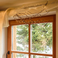 Carica l'immagine nel visualizzatore di Gallery, Ramo decorativo marrone h 100 cm con microled bianco caldo