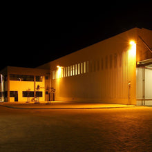 Carica l'immagine nel visualizzatore di Gallery, V-TAC FARO LED 12W A BATTERIA CON PANNELLO SOLARE E TELECOMANDO