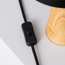 Carica l'immagine nel visualizzatore di Gallery, LAMPADA DA TAVOLO CARISMA