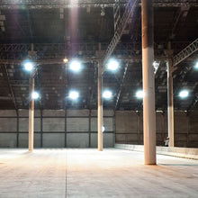 Carica l&#39;immagine nel visualizzatore di Gallery, V-TAC LAMPADA INDUSTRIALE LED UFO SHAPE 150W SMD 120°  CHIP SAMSUNG
