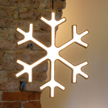 Cargar imagen en el visor de la galería, Fiocco di neve in legno naturale, 45 cm, led bianco caldo

