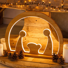 Cargar imagen en el visor de la galería, Natività in legno naturale, 42 cm, led bianco caldo
