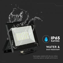 Carica l&#39;immagine nel visualizzatore di Gallery, V-TAC E-SERIES FARO LED SMD 30W ULTRA SOTTILE DA ESTERNO
