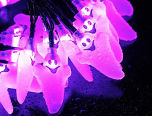 Carica l&#39;immagine nel visualizzatore di Gallery, STRISCIA LED FANTASMINI VIOLA 3.5M 20LED con 8 Modalità Lampeggianti a batteria
