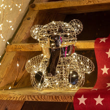 Cargar imagen en el visor de la galería, Orsetto Teddy Bear seduto, h. 27 cm, led bianco caldo
