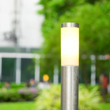 Carica l&#39;immagine nel visualizzatore di Gallery, V-TAC PORTALAMPADA ROTONDO DA GIARDINO PER LAMPADINE E27 CON FISSAGGIO A TERRA IP44
