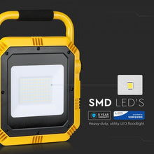 Carica l&#39;immagine nel visualizzatore di Gallery, V-TAC FARO LED SMD 50W PORTATILE CON STAFFA E CAVO DI ALIMENTAZIONE SCHUKO
