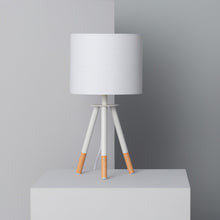 Carica l&#39;immagine nel visualizzatore di Gallery, LAMPADA DA TAVOLO TRIPODE
