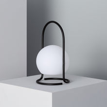 Carica l&#39;immagine nel visualizzatore di Gallery, LAMPADA DA TAVOLO HOLD
