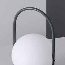 Carica l&#39;immagine nel visualizzatore di Gallery, LAMPADA DA TAVOLO HOLD
