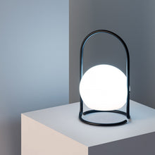 Carica l&#39;immagine nel visualizzatore di Gallery, LAMPADA DA TAVOLO HOLD
