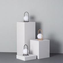 Carica l&#39;immagine nel visualizzatore di Gallery, LAMPADA DA TAVOLO HOLD
