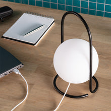 Carica l&#39;immagine nel visualizzatore di Gallery, LAMPADA DA TAVOLO HOLD
